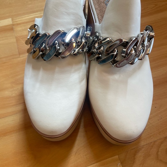 Kelsi Dagger Women's White Slip-On Mules with Chain Detail - Picture 4 of 10